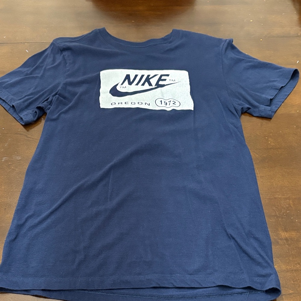Nike Men's Dark Blue Graphic Tee